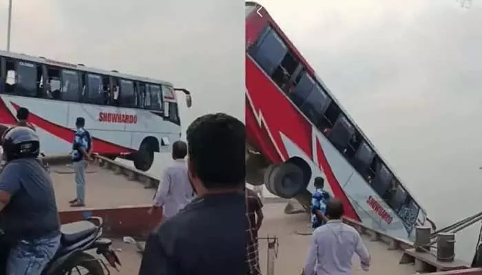 పద్మా నదిలో పెను విషాదం! బస్సు బోల్తా.. 23 మంది దుర్మరణం! పద్మా నదిలో పెను విషాదం! బస్సు బోల్తా.. 23 మంది దుర్మరణం!