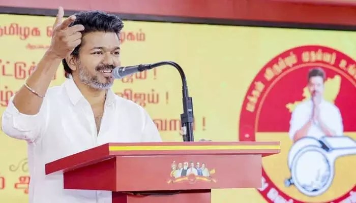 డిగ్రీ వదిలేసిన కాలేజీలోనే ఎమ్మెల్యేగా గెలిచి చరిత్ర సృష్టించిన దళపతి! డిగ్రీ వదిలేసిన కాలేజీలోనే ఎమ్మెల్యేగా గెలిచి చరిత్ర సృష్టించిన దళపతి!