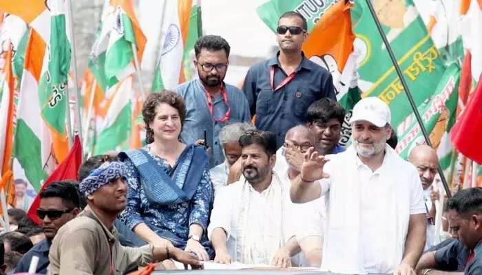 కేరళలో రేవంత్ రెడ్డి ప్రభంజనం! కాంగ్రెస్ వ్యూహంతో సంచలనం! కేరళలో రేవంత్ రెడ్డి ప్రభంజనం! కాంగ్రెస్ వ్యూహంతో సంచలనం!