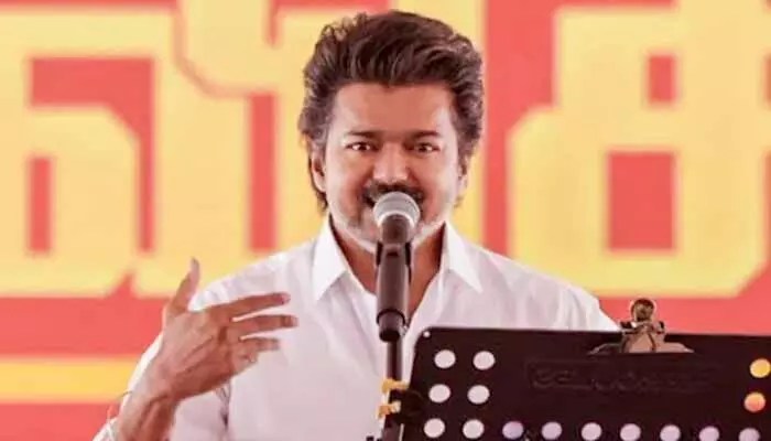 సీఎం అవుతాననే ధీమా! విజయ్ గెలుపు వ్యూహం: ఎవరూ ఎక్కడికీ వెళ్ళొద్దు! సీఎం అవుతాననే ధీమా! విజయ్ గెలుపు వ్యూహం: ఎవరూ ఎక్కడికీ వెళ్ళొద్దు!