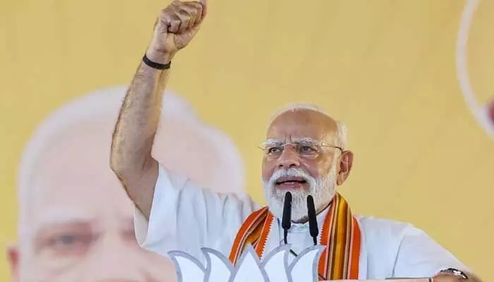 గల్ఫ్ సంక్షోభంలో కాంగ్రెస్ చిచ్చు: మోడీ సంచలన ఆరోపణలు! గల్ఫ్ సంక్షోభంలో కాంగ్రెస్ చిచ్చు: మోడీ సంచలన ఆరోపణలు!