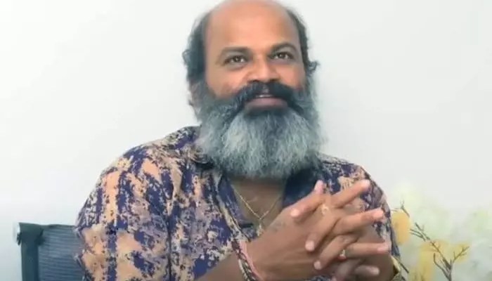 షాకింగ్: బాలీవుడ్ స్టార్లతో జబర్దస్త్ నవీన్ భార్య నటించింది! అసలు నిజాలు బయటపెట్టిన నవీన్!! షాకింగ్: బాలీవుడ్ స్టార్లతో జబర్దస్త్ నవీన్ భార్య నటించింది! అసలు నిజాలు బయటపెట్టిన నవీన్!!
