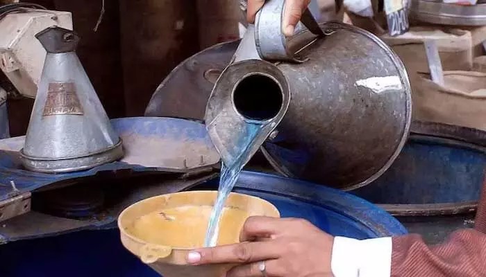 యుద్ధ పరిస్థితుల్లో సామాన్యులకు ఊరట: పెట్రోల్ బంకుల్లో కిరోసిన్ పంపిణీకి ప్రభుత్వం నిర్ణయం! యుద్ధ పరిస్థితుల్లో సామాన్యులకు ఊరట: పెట్రోల్ బంకుల్లో కిరోసిన్ పంపిణీకి ప్రభుత్వం నిర్ణయం!