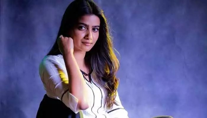 చెన్నై లవ్ స్టోరీ హీరోయిన్ సంచలన కామెంట్స్! ఈ పాత్ర ఇచ్చినందుకు కృతజ్ఞతలు తెలుపుతూ వైరల్! చెన్నై లవ్ స్టోరీ హీరోయిన్ సంచలన కామెంట్స్! ఈ పాత్ర ఇచ్చినందుకు కృతజ్ఞతలు తెలుపుతూ వైరల్!