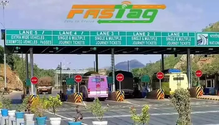 రేపటినుండి టోల్ గేట్ల వద్ద పెను మార్పు! వాహనదారులకు ఇది తప్పనిసరి! రేపటినుండి టోల్ గేట్ల వద్ద పెను మార్పు! వాహనదారులకు ఇది తప్పనిసరి!