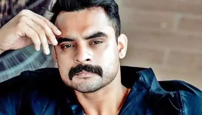 షాకింగ్: ఎన్టీఆర్-నీల్ మూవీ నుండి తప్పుకున్న టొవినో! కారణం తెలిస్తే దిమ్మతిరగాల్సిందే! షాకింగ్: ఎన్టీఆర్-నీల్ మూవీ నుండి తప్పుకున్న టొవినో! కారణం తెలిస్తే దిమ్మతిరగాల్సిందే!
