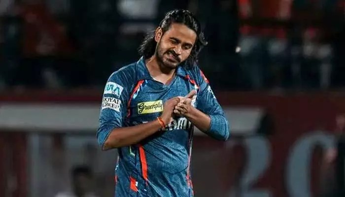 రాఠీ నోట్బుక్ సెలబ్రేషన్స్: దుమారం రేపుతున్న విమర్శలు! వెనకున్నది ఎవరూ? రాఠీ నోట్బుక్ సెలబ్రేషన్స్: దుమారం రేపుతున్న విమర్శలు! వెనకున్నది ఎవరూ?