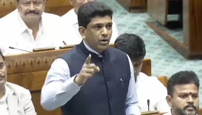 మూడు రాజధానుల ముక్కలాట: వైసీపీపై పెమ్మసాని ఫైర్! అమరావతికి మళ్ళీ వెలుగు!! మూడు రాజధానుల ముక్కలాట: వైసీపీపై పెమ్మసాని ఫైర్! అమరావతికి మళ్ళీ వెలుగు!!