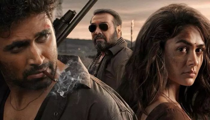 అడివి శేష్ 'డెకాయిట్' విధ్వంసం! బాలీవుడ్పై గురి..రికార్డు స్థాయి రిలీజ్ కు ప్లాన్! అడివి శేష్ 'డెకాయిట్' విధ్వంసం! బాలీవుడ్పై గురి..రికార్డు స్థాయి రిలీజ్ కు ప్లాన్!