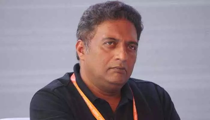 షాకింగ్: తల్లి కోసం ప్రకాష్ రాజ్ సంచలన నిర్ణయం! ట్రోలర్స్కి దిమ్మతిరిగే కౌంటర్! షాకింగ్: తల్లి కోసం ప్రకాష్ రాజ్ సంచలన నిర్ణయం! ట్రోలర్స్కి దిమ్మతిరిగే కౌంటర్!