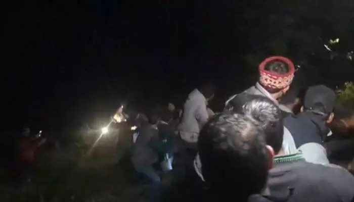 దారుణం: లోయలో పడ్డ టూరిస్ట్ వాహనం! నలుగురు దుర్మరణం, కులులో విషాదం! దారుణం: లోయలో పడ్డ టూరిస్ట్ వాహనం! నలుగురు దుర్మరణం, కులులో విషాదం!