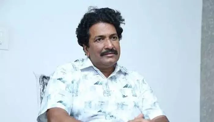 షాకింగ్: ఒకేసారి 5 సినిమాలు.. రిస్క్కు రెడీ అయిన స్టార్ ప్రొడ్యూసర్! షాకింగ్: ఒకేసారి 5 సినిమాలు.. రిస్క్కు రెడీ అయిన స్టార్ ప్రొడ్యూసర్!