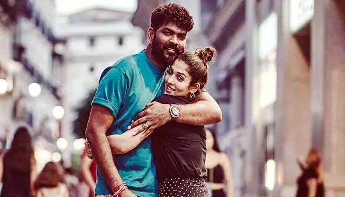 షాకింగ్: నన్ను, హీరోయిన్ను ఆడేసుకుంటున్నారు.. డైరెక్టర్ విఘ్నేష్ శివన్ సంచలన కామెంట్స్! షాకింగ్: నన్ను, హీరోయిన్ను ఆడేసుకుంటున్నారు.. డైరెక్టర్ విఘ్నేష్ శివన్ సంచలన కామెంట్స్!