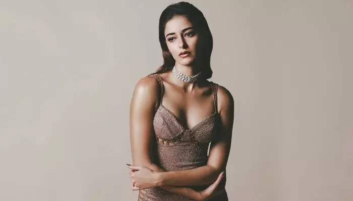 Ananya Panday's 'Chaand Mera Dil' Romantic Poster & Teaser Update Heats Up Fans! Ananya Panday's 'Chaand Mera Dil' Romantic Poster & Teaser Update Heats Up Fans!