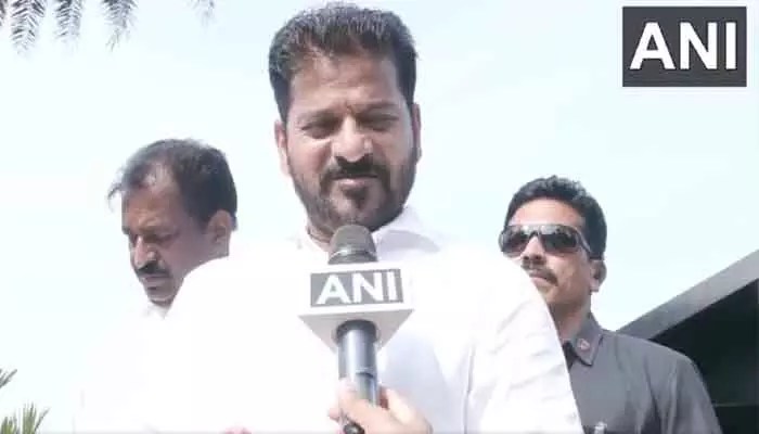 మోదీలా విజయన్ పాలన: కేరళ సీఎంపై రేవంత్ రెడ్డి తీవ్ర విమర్శలు! మోదీలా విజయన్ పాలన: కేరళ సీఎంపై రేవంత్ రెడ్డి తీవ్ర విమర్శలు!