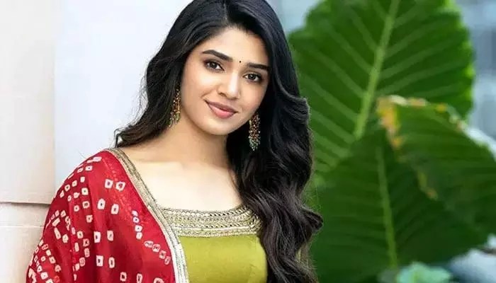 Krithi Shetty Leaks Breakup Secrets, Opens Up on Personal Life & New Film 'LIK' Krithi Shetty Leaks Breakup Secrets, Opens Up on Personal Life & New Film 'LIK'