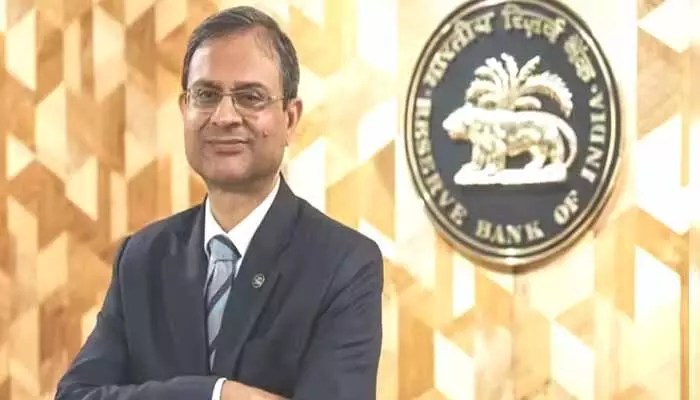 బ్రేకింగ్: వడ్డీ రేట్లపై ఆర్బీఐ సంచలన నిర్ణయం! సామాన్యులకు ఊరట! బ్రేకింగ్: వడ్డీ రేట్లపై ఆర్బీఐ సంచలన నిర్ణయం! సామాన్యులకు ఊరట!