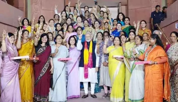 చట్టసభల్లో మహిళాశక్తి: మోదీ సర్కార్ సంచలన నిర్ణయం! చట్టసభల్లో మహిళాశక్తి: మోదీ సర్కార్ సంచలన నిర్ణయం!