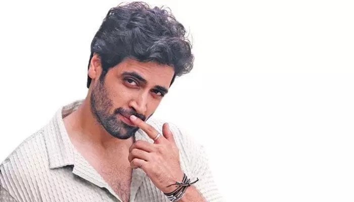 షాకింగ్: ఈలలతో కాదు కంటెంట్తోనే హిట్.. అడవి శేష్ సంచలన వ్యాఖ్యలు! షాకింగ్: ఈలలతో కాదు కంటెంట్తోనే హిట్.. అడవి శేష్ సంచలన వ్యాఖ్యలు!