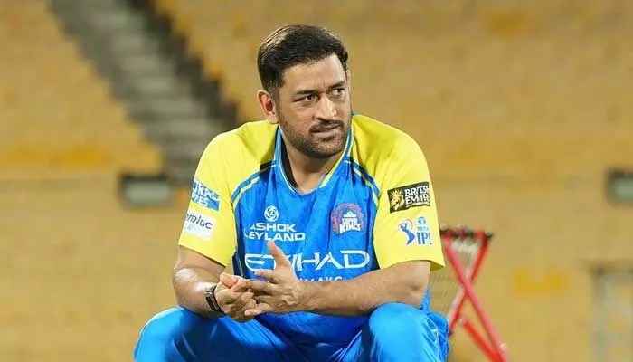 ధోనీ రీఎంట్రీ: KKRతో మ్యాచ్లో మెరుపులు ఖాయమా? ధోనీ రీఎంట్రీ: KKRతో మ్యాచ్లో మెరుపులు ఖాయమా?