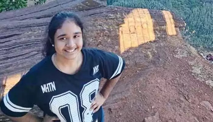 చిక్కమగళూరులో తీరని విషాదం: జలపాతంలో కేరళ యువతి దుర్మరణం! చిక్కమగళూరులో తీరని విషాదం: జలపాతంలో కేరళ యువతి దుర్మరణం!