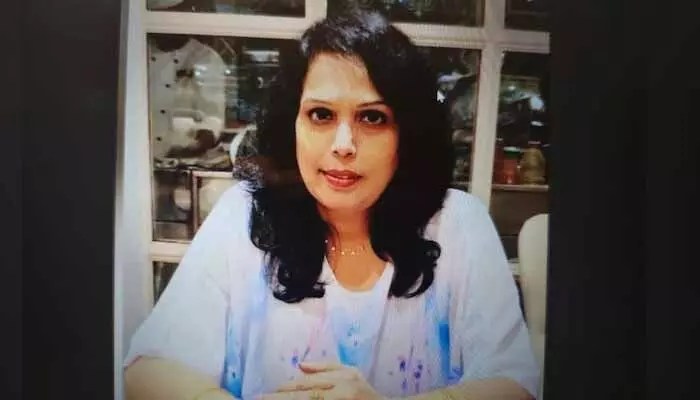 ఐఏఎస్ అధికారిణి దందా: దివ్యాంగుడికి ప్రాణహాని బెదిరింపులు! రూ.95 లక్షల మోసం? ఐఏఎస్ అధికారిణి దందా: దివ్యాంగుడికి ప్రాణహాని బెదిరింపులు! రూ.95 లక్షల మోసం?