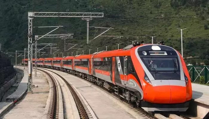 ముంబై, బెంగళూరులకు వందేభారత్ స్లీపర్ రైలు కానుక! ఇక ప్రయాణం మరింత వేగం!! ముంబై, బెంగళూరులకు వందేభారత్ స్లీపర్ రైలు కానుక! ఇక ప్రయాణం మరింత వేగం!!