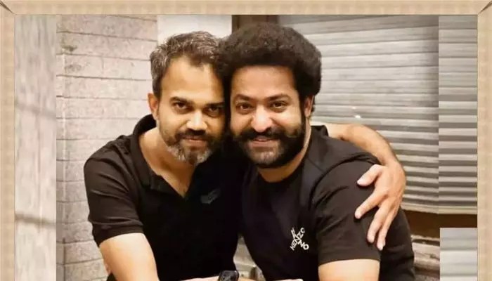 ఎన్టీఆర్ ఫ్యాన్స్కు దిమ్మతిరిగే షాక్! 'డ్రాగన్' నుంచి ఊహించని అప్డేట్! ఎన్టీఆర్ ఫ్యాన్స్కు దిమ్మతిరిగే షాక్! 'డ్రాగన్' నుంచి ఊహించని అప్డేట్!