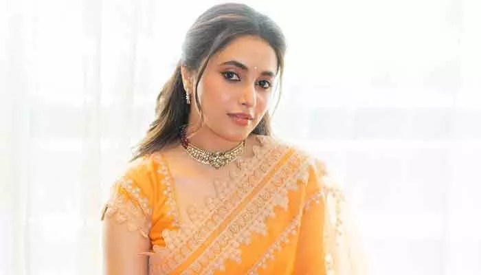పవన్ కళ్యాణ్ 'OG' సెట్స్ మీద ప్రియాంక మోహన్.. షాకింగ్ విషయాలు చెప్పేసిందిగా! పవన్ కళ్యాణ్ 'OG' సెట్స్ మీద ప్రియాంక మోహన్.. షాకింగ్ విషయాలు చెప్పేసిందిగా!