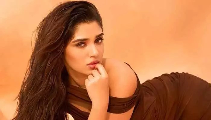 షాకింగ్: వరుస ఫ్లాపుల్లో కృతి శెట్టి.. మళ్ళీ గోల్డెన్ ఛాన్స్ కొట్టేసిందా? షాకింగ్: వరుస ఫ్లాపుల్లో కృతి శెట్టి.. మళ్ళీ గోల్డెన్ ఛాన్స్ కొట్టేసిందా?