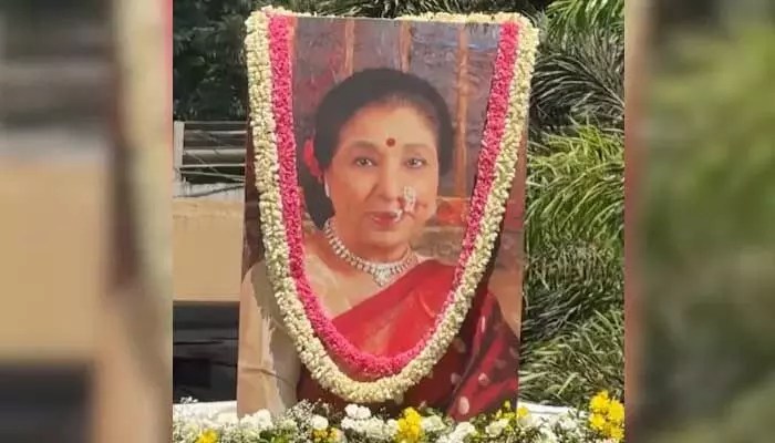 Legendary Singer Asha Bhosle Passes Away at 92 | Funeral Held with State Honors Legendary Singer Asha Bhosle Passes Away at 92 | Funeral Held with State Honors