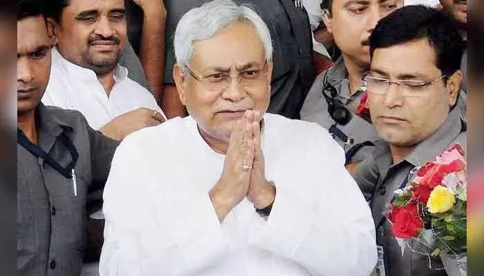 బిహార్లో రాజకీయ ప్రకంపనలు! కేబినెట్ రద్దుకు నీతీశ్ సిఫార్సు, రాజీనామాకు సంకేతాలు! బిహార్లో రాజకీయ ప్రకంపనలు! కేబినెట్ రద్దుకు నీతీశ్ సిఫార్సు, రాజీనామాకు సంకేతాలు!