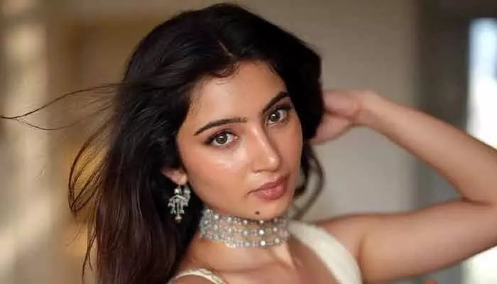 ధనుష్ 56: హీరోయిన్ చేంజ్.. సారా అర్జున్ ఎంట్రీతో ఊహించని ట్విస్ట్! ధనుష్ 56: హీరోయిన్ చేంజ్.. సారా అర్జున్ ఎంట్రీతో ఊహించని ట్విస్ట్!