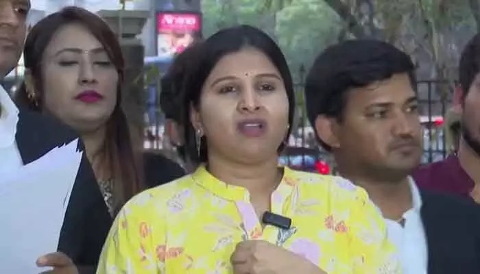 Mangli Emotional in Micro Finance Case: Clears Name, Accuses Hemakanth Reddy Mangli Emotional in Micro Finance Case: Clears Name, Accuses Hemakanth Reddy