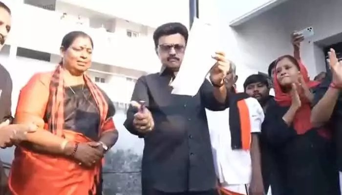 డీలిమిటేషన్ చిచ్చు: బీజేపీ అహంకారానికి స్టాలిన్ చెక్! భగ్గుమన్న నిరసనలు! డీలిమిటేషన్ చిచ్చు: బీజేపీ అహంకారానికి స్టాలిన్ చెక్! భగ్గుమన్న నిరసనలు!