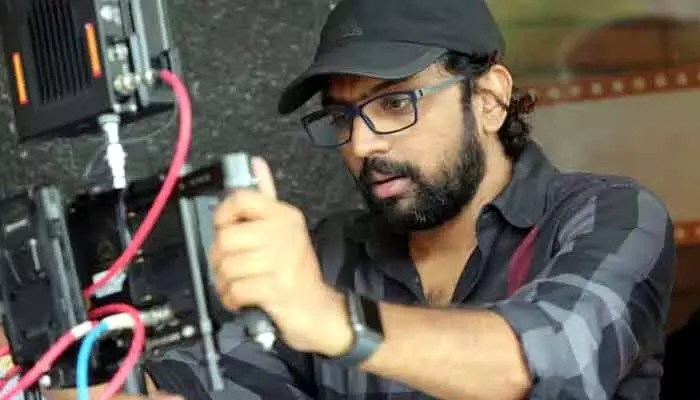 షాకింగ్ ట్రెండ్: కొడుక్కి కాదు తండ్రికే కథ! వశిష్ట సార్ మామూలోడు కాదుగా!! షాకింగ్ ట్రెండ్: కొడుక్కి కాదు తండ్రికే కథ! వశిష్ట సార్ మామూలోడు కాదుగా!!