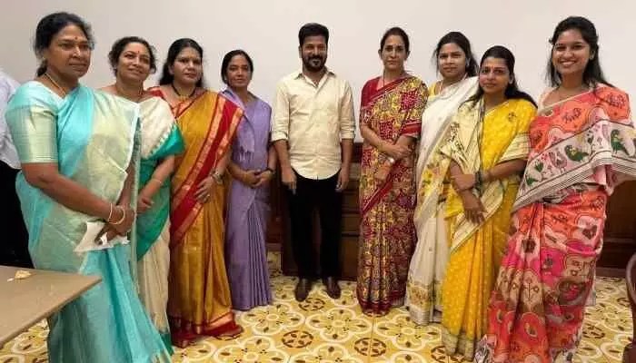 ఢిల్లీలో రేవంత్ రెడ్డితో టీడీపీ మహిళా నేతల సంచలన భేటీ! రాజకీయం మారుతుందా? ఢిల్లీలో రేవంత్ రెడ్డితో టీడీపీ మహిళా నేతల సంచలన భేటీ! రాజకీయం మారుతుందా?