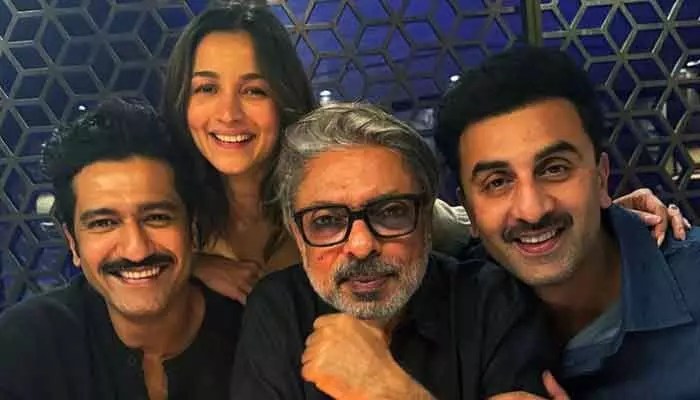 భన్సాలీ 'లవ్ అండ్ వార్': ఈసారి థియేటర్లు దద్దరిల్లడం ఖాయం! భారీ ప్లాన్ తో వస్తున్నాడుగా! భన్సాలీ 'లవ్ అండ్ వార్': ఈసారి థియేటర్లు దద్దరిల్లడం ఖాయం! భారీ ప్లాన్ తో వస్తున్నాడుగా!