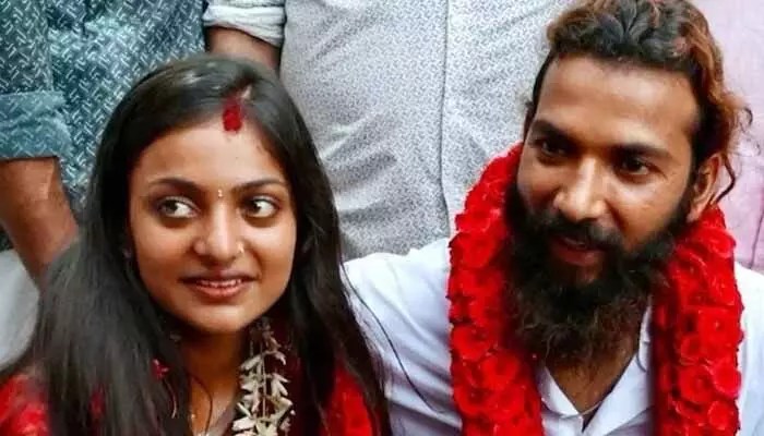 కుంభమేళా మోనాలిసా కేసులో సంచలనం! అరెస్ట్కు బ్రేక్ వేసిన కోర్టు సంచలన తీర్పు! కుంభమేళా మోనాలిసా కేసులో సంచలనం! అరెస్ట్కు బ్రేక్ వేసిన కోర్టు సంచలన తీర్పు!