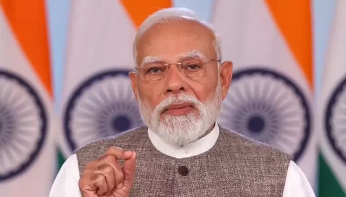 మహిళా రిజర్వేషన్ బిల్లును అడ్డుకోవడం భ్రూణ హత్యే: విపక్షాలపై మోదీ ఫైర్! మహిళా రిజర్వేషన్ బిల్లును అడ్డుకోవడం భ్రూణ హత్యే: విపక్షాలపై మోదీ ఫైర్!