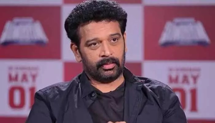 జేడీ చక్రవర్తి సంచలనం! పెళ్లైనా గర్ల్ఫ్రెండ్తో స్టార్ హీరో సహజీవనం.. వైరల్ కామెంట్స్! జేడీ చక్రవర్తి సంచలనం! పెళ్లైనా గర్ల్ఫ్రెండ్తో స్టార్ హీరో సహజీవనం.. వైరల్ కామెంట్స్!