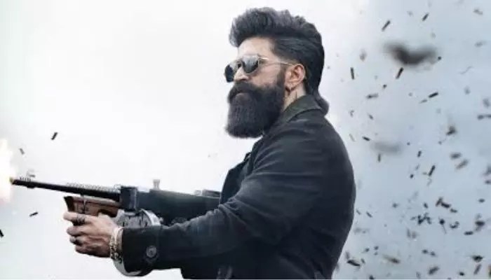 టాక్సిక్ నిర్మాతకు ఊహించని బిగ్ షాక్! 300 కోట్లు అనుకుంటే.. వచ్చింది ఎంతో తెలుసా? టాక్సిక్ నిర్మాతకు ఊహించని బిగ్ షాక్! 300 కోట్లు అనుకుంటే.. వచ్చింది ఎంతో తెలుసా?