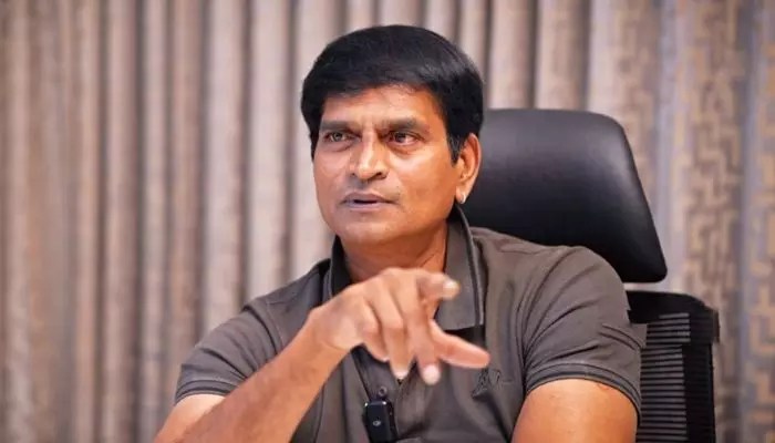 షాకింగ్: 'ఆ విషయంలో బాలయ్య నన్ను చాలాసార్లు తిట్టారు' - రవిబాబు సంచలన వ్యాఖ్యలు వైరల్! షాకింగ్: 'ఆ విషయంలో బాలయ్య నన్ను చాలాసార్లు తిట్టారు' - రవిబాబు సంచలన వ్యాఖ్యలు వైరల్!