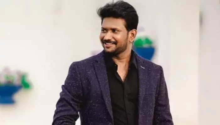 షాకింగ్ నిజం: ఇండస్ట్రీలో క్యాస్ట్ భూతం.. మహేష్ విట్టా సంచలన ఆరోపణలు! షాకింగ్ నిజం: ఇండస్ట్రీలో క్యాస్ట్ భూతం.. మహేష్ విట్టా సంచలన ఆరోపణలు!