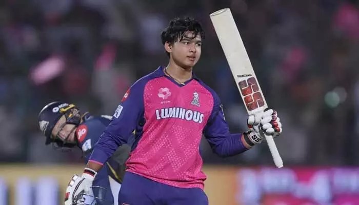 ఐపీఎల్ బాల కార్మిక వివాదం: సూర్యవంశీని తొలగించాలని డిమాండ్, అసలు కథేంటి? ఐపీఎల్ బాల కార్మిక వివాదం: సూర్యవంశీని తొలగించాలని డిమాండ్, అసలు కథేంటి?