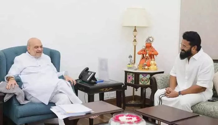కాంతార స్టార్ రిషబ్ శెట్టి, అమిత్ షా భేటీ.. దేశం మొత్తం షాక్! అసలు ఏం చర్చించారంటే? కాంతార స్టార్ రిషబ్ శెట్టి, అమిత్ షా భేటీ.. దేశం మొత్తం షాక్! అసలు ఏం చర్చించారంటే?