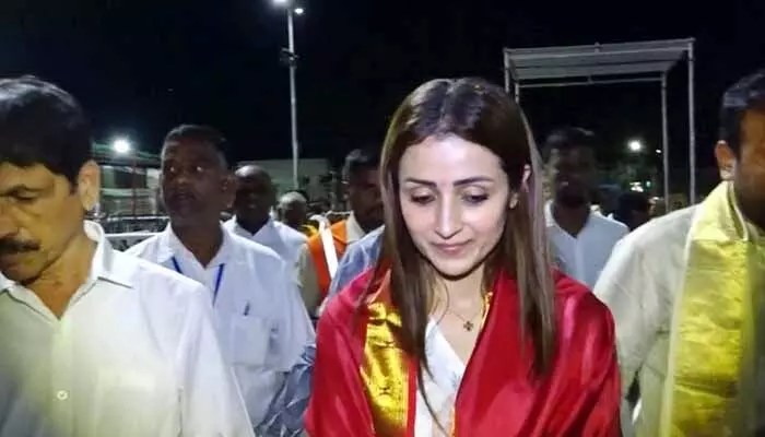 విజయ్ రాజకీయ భవితవ్యం కోసం త్రిష ప్రత్యేక పూజలు! తమిళనాడులో టీవీకే సంచలనం! విజయ్ రాజకీయ భవితవ్యం కోసం త్రిష ప్రత్యేక పూజలు! తమిళనాడులో టీవీకే సంచలనం!