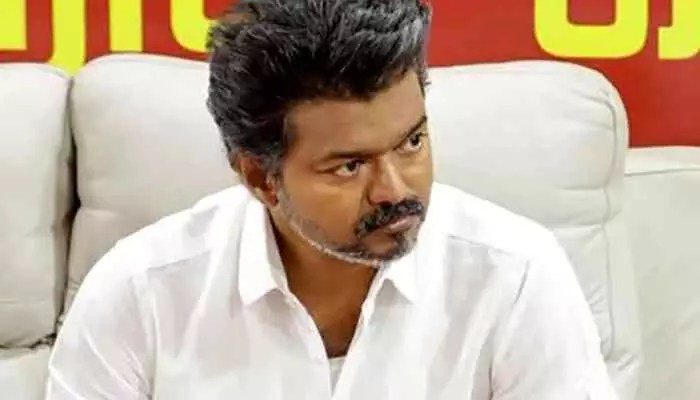 తమిళనాట విజయ్ సీఎం కల భగ్నం? గవర్నర్ షాకింగ్ నిర్ణయం! తమిళనాట విజయ్ సీఎం కల భగ్నం? గవర్నర్ షాకింగ్ నిర్ణయం!