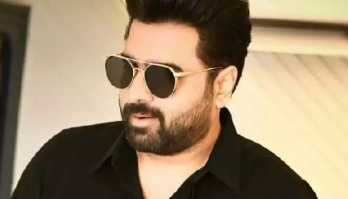 నారా రోహిత్ 'సౌండ్ ఇంజనీర్' తో మాస్ కంబ్యాక్! హీరోయిన్ ఎవరో తెలుసా? వైరల్ న్యూస్! నారా రోహిత్ 'సౌండ్ ఇంజనీర్' తో మాస్ కంబ్యాక్! హీరోయిన్ ఎవరో తెలుసా? వైరల్ న్యూస్!