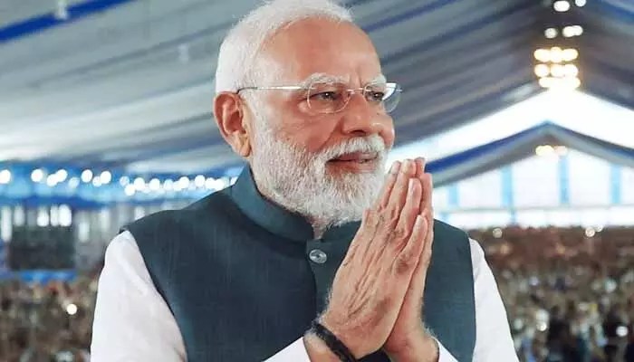 మోడీ రాకతో దద్దరిల్లిన నగరం! బీజేపీ నేతల భారీ స్వాగతం! మోడీ రాకతో దద్దరిల్లిన నగరం! బీజేపీ నేతల భారీ స్వాగతం!